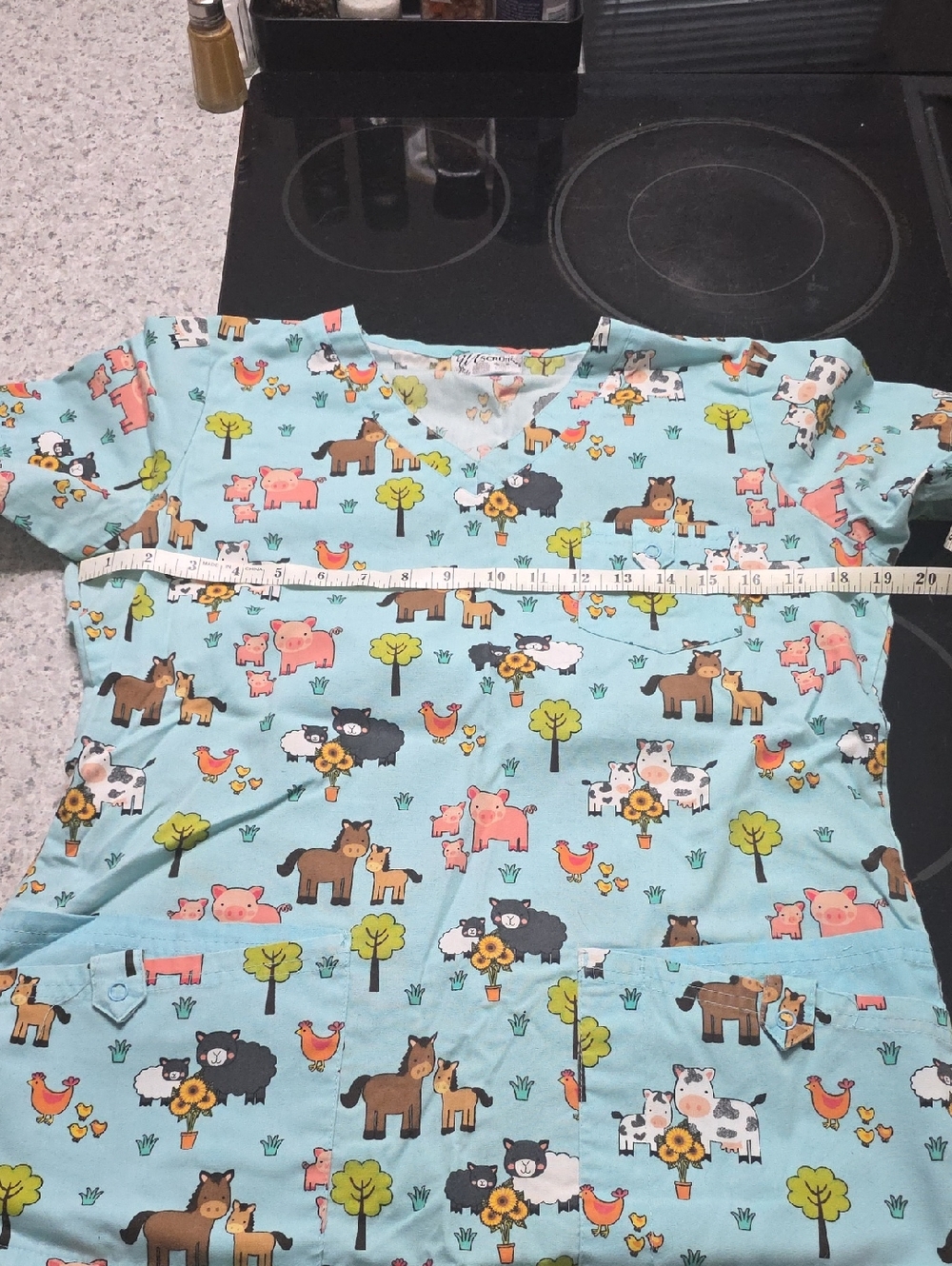 Scrub Top. - Picture 5 of 5